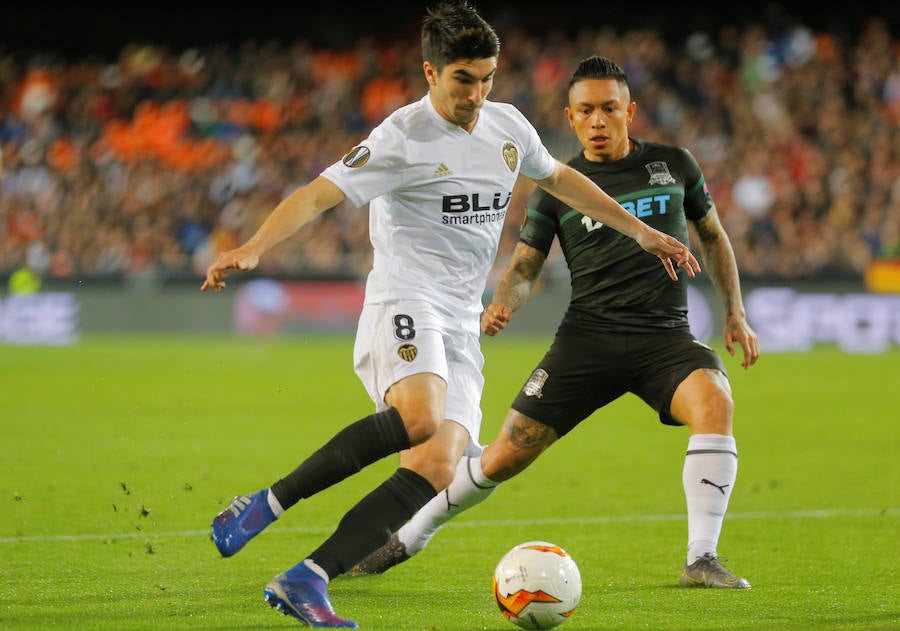 Las mejores fotos del partido de ida de octavos de final disputado en Mestalla