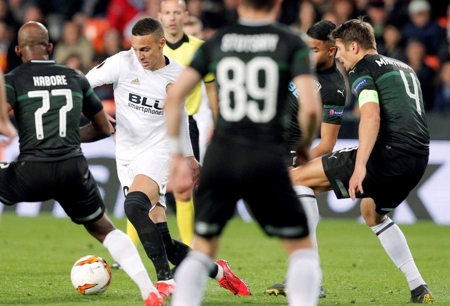 Las mejores fotos del partido de ida de octavos de final disputado en Mestalla