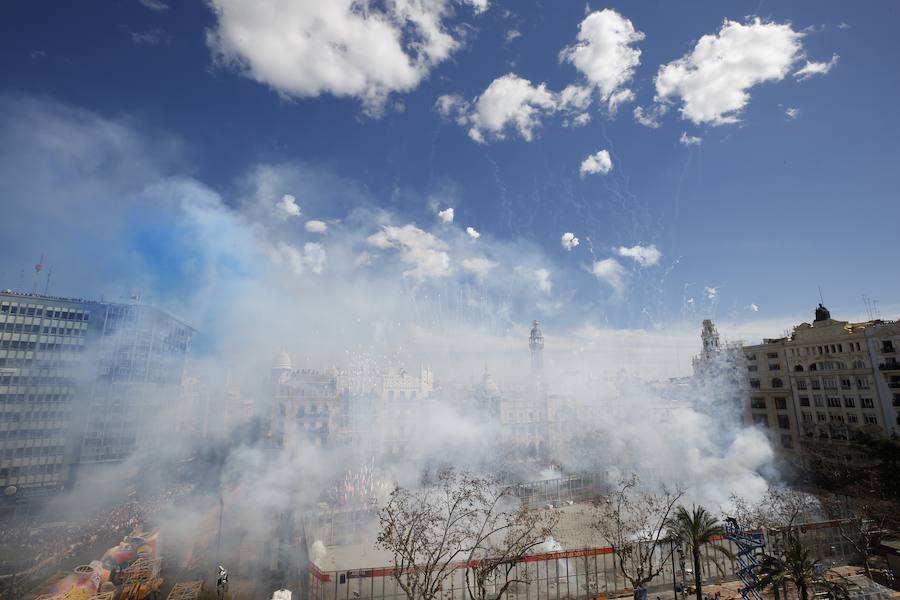 Fotos: Mascletà del 7 de marzo de las Fallas 2019. Pirotècnia Gironina