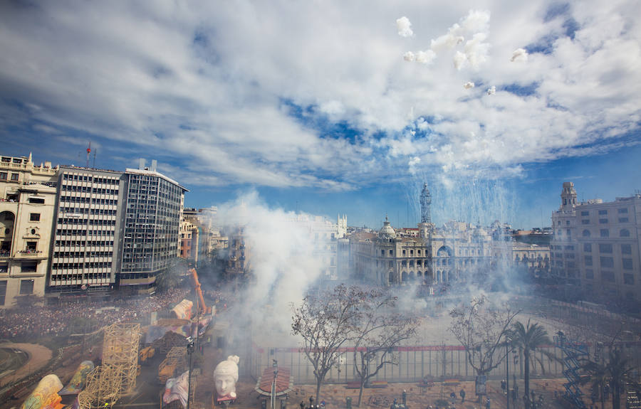 Fotos: Mascletà del 8 de marzo de las Fallas 2019. Pirotecnia Martí