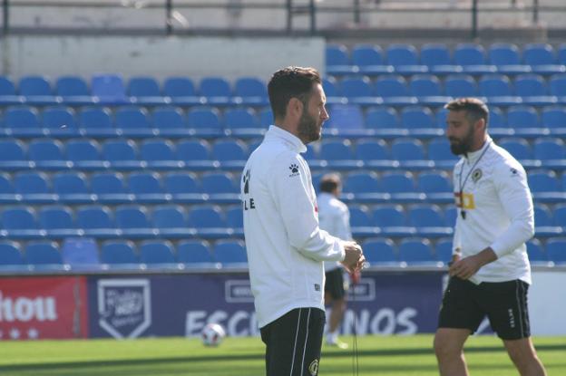 El entrenador del Hércules, Lluís Planagumà, ayer durante el entrenamiento en el Rico Pérez. 