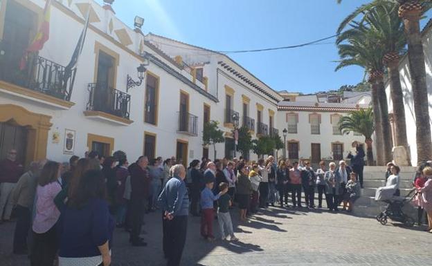 Concentración de vecinos en Montejaque. 