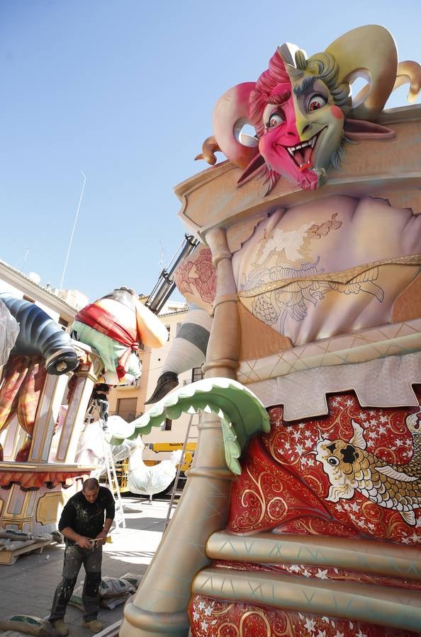 Comienza el montaje de las fallas de la sección Especial de las Fallas 2019.