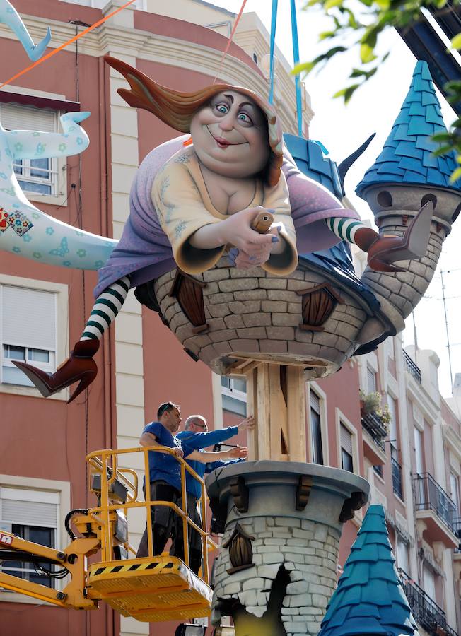 Comienza el montaje de las fallas de la sección Especial de las Fallas 2019.