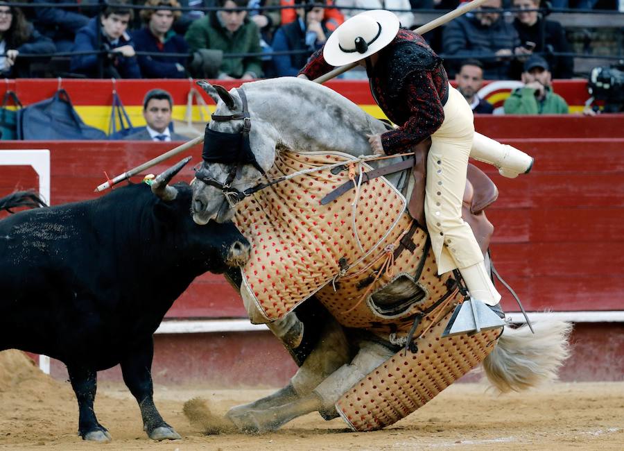 La segunda novillada de las Fallas culmina con una oreja para Borja Collado, quien sufrió varias cornadas al igual que el mexicano Diego San Román