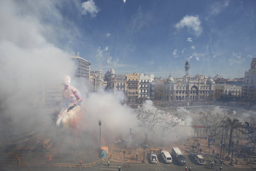 Fotos: Fallas 2019: Mascletà del 14 de marzo. Pirotecnia Turís