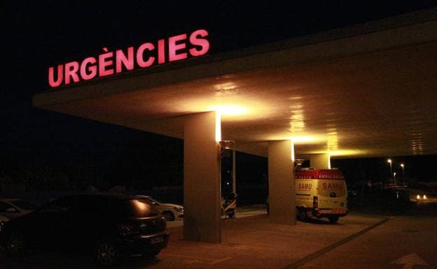 Entrada de Urgencias del centro médico. 