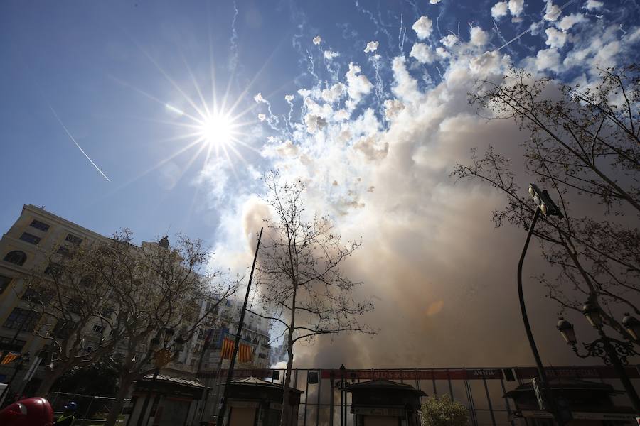 Fotos: Fallas 2019: Mascletà del 16 de marzo, de Caballer FX Global Foc