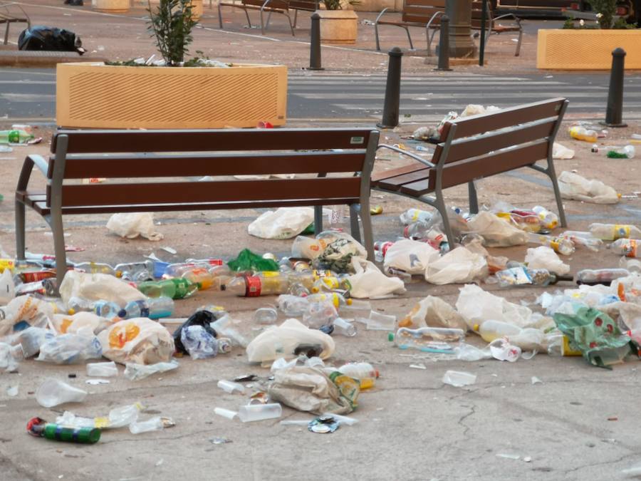 Fotos: Botellón en Valencia en los días de Fallas 2019