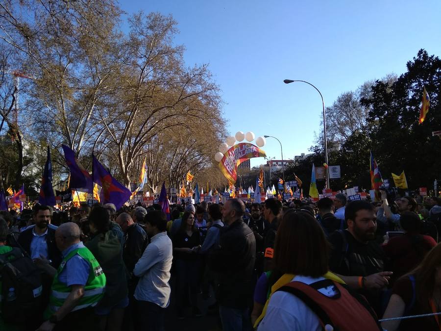 Colectivos independentistas catalanes se han concentrado este sábdo en Madrid para 