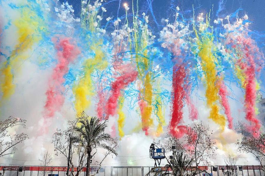 Fotos: Fallas 2019: Mascletà de Pirotecnia Vulcano en la plaza del Ayuntamiento