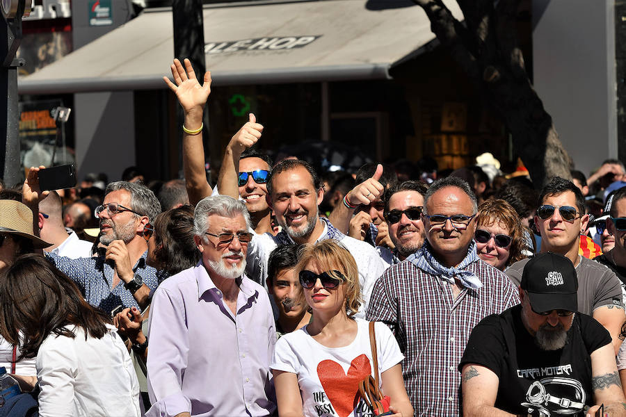 Pirotecnia Vulcano ha sido la encargada de disparar la mascletà de hoy domingo, 17 de marzo. La empresa de Villarejo de Salvanés ha ofrecido un auténtico espectáculo que pasará a la historia fallera por dar en la plaza del Ayuntamiento un disparo lleno de color, sin descanso, completo y con todo tipo de detalles. 