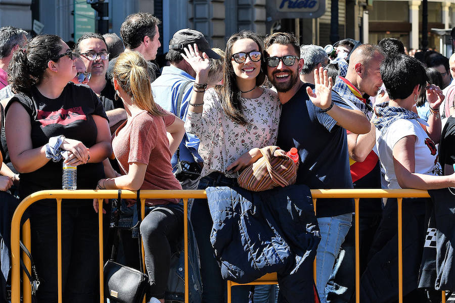 Pirotecnia Vulcano ha sido la encargada de disparar la mascletà de hoy domingo, 17 de marzo. La empresa de Villarejo de Salvanés ha ofrecido un auténtico espectáculo que pasará a la historia fallera por dar en la plaza del Ayuntamiento un disparo lleno de color, sin descanso, completo y con todo tipo de detalles. 