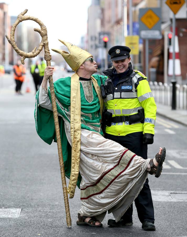 Cientos de miles de personas han celebrado el día de San Patricio 2019. Inglaterra, Irlanda, Lituania, Rusia, Nueva York, Suiza, Boston o Tokio... El mundo tiñe de verde para festejar el patrón de Irlanda. 