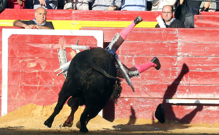 Fotos: Fallas 2019: Corrida de toros de Diego Urdiales, Sebastián Castella y Cayetano