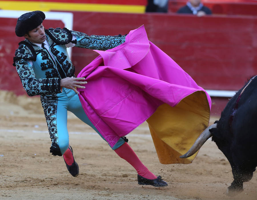 Fotos: Fallas 2019: Corrida de toros de Diego Urdiales, Sebastián Castella y Cayetano