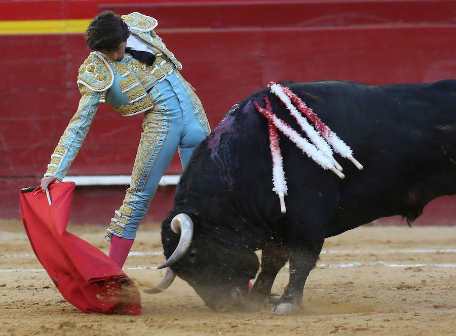 Fotos: Fallas 2019: Corrida de toros de Diego Urdiales, Sebastián Castella y Cayetano