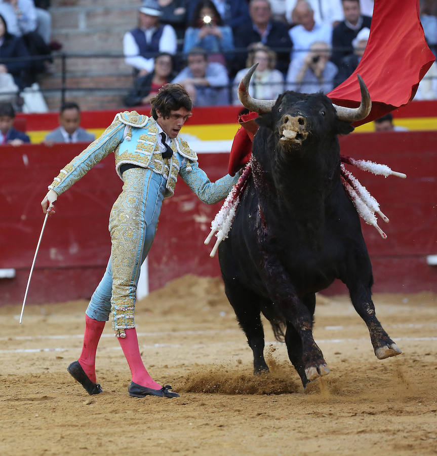 Fotos: Fallas 2019: Corrida de toros de Diego Urdiales, Sebastián Castella y Cayetano