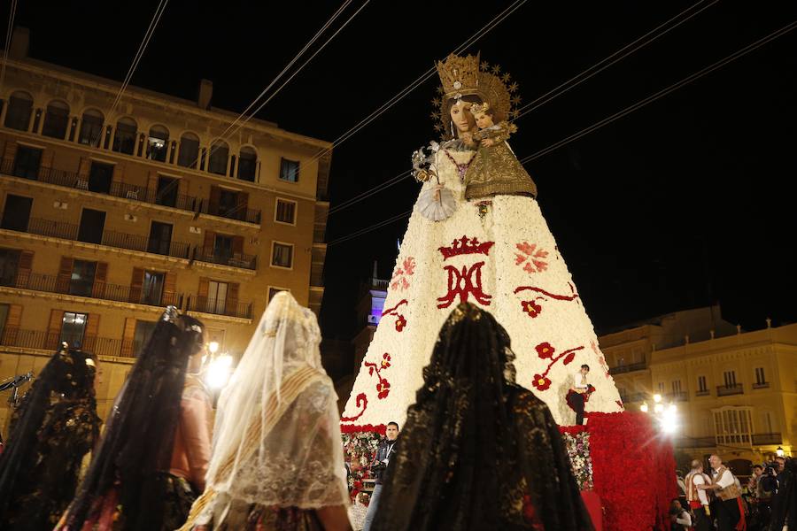 Fotos: Fallas 2019: Segundo día de la Ofrenda a la Virgen de los Desamparados