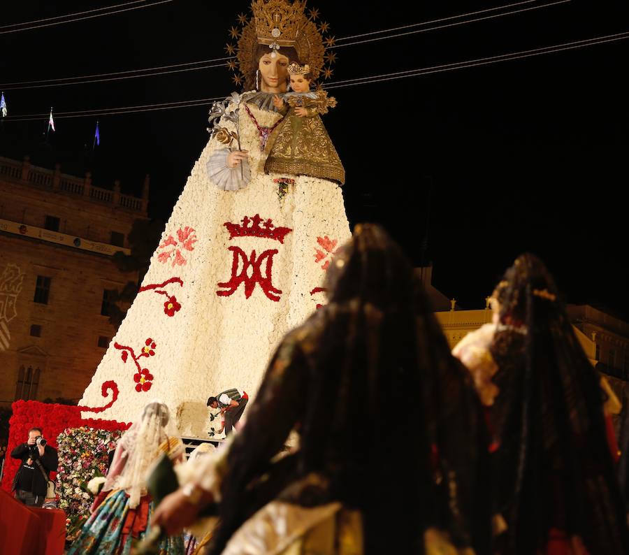 Fotos: Fallas 2019: Segundo día de la Ofrenda a la Virgen de los Desamparados