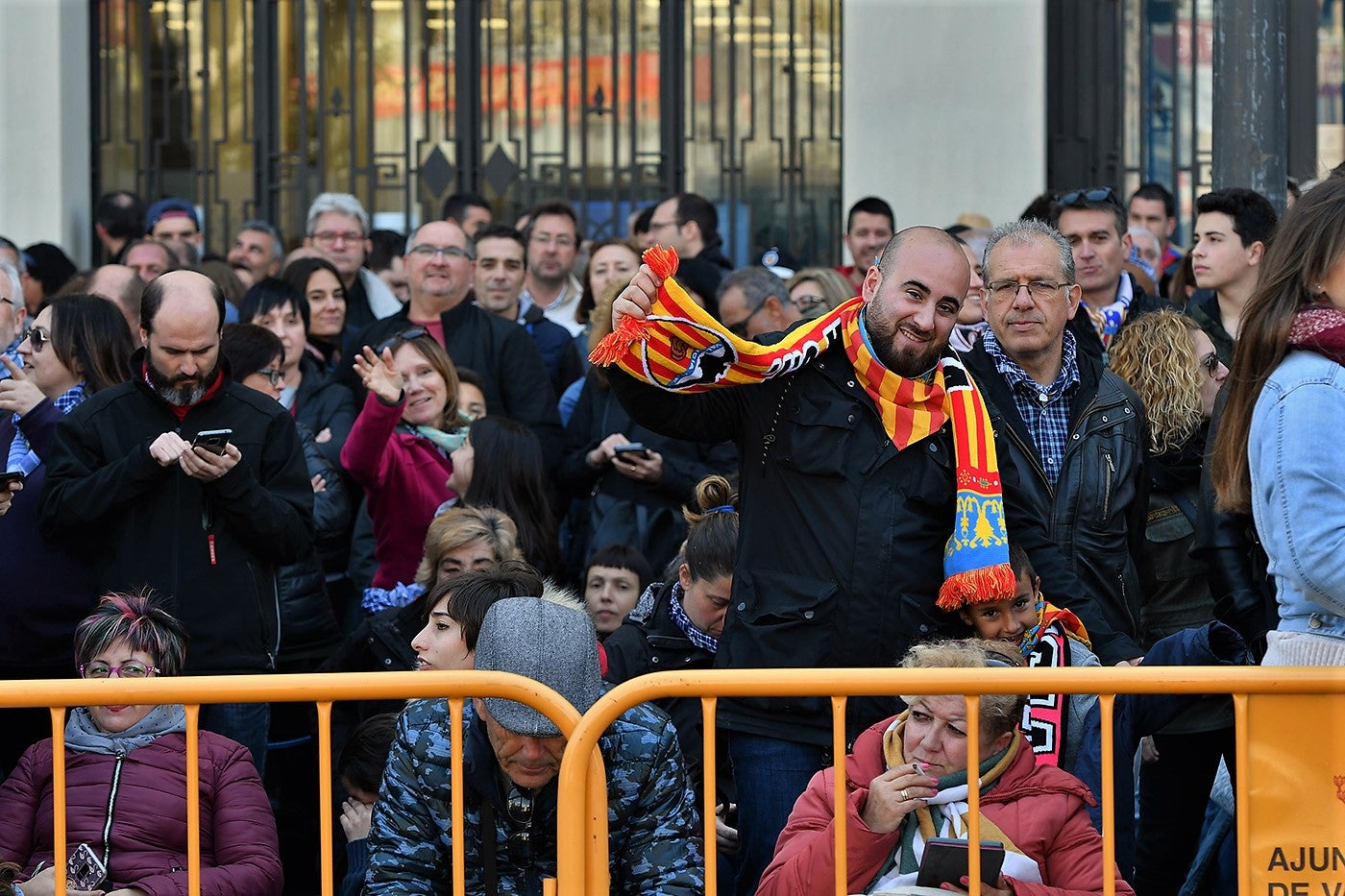 Fotos: Fallas 2019: Búscate en la mascletà del lunes, 18 de marzo