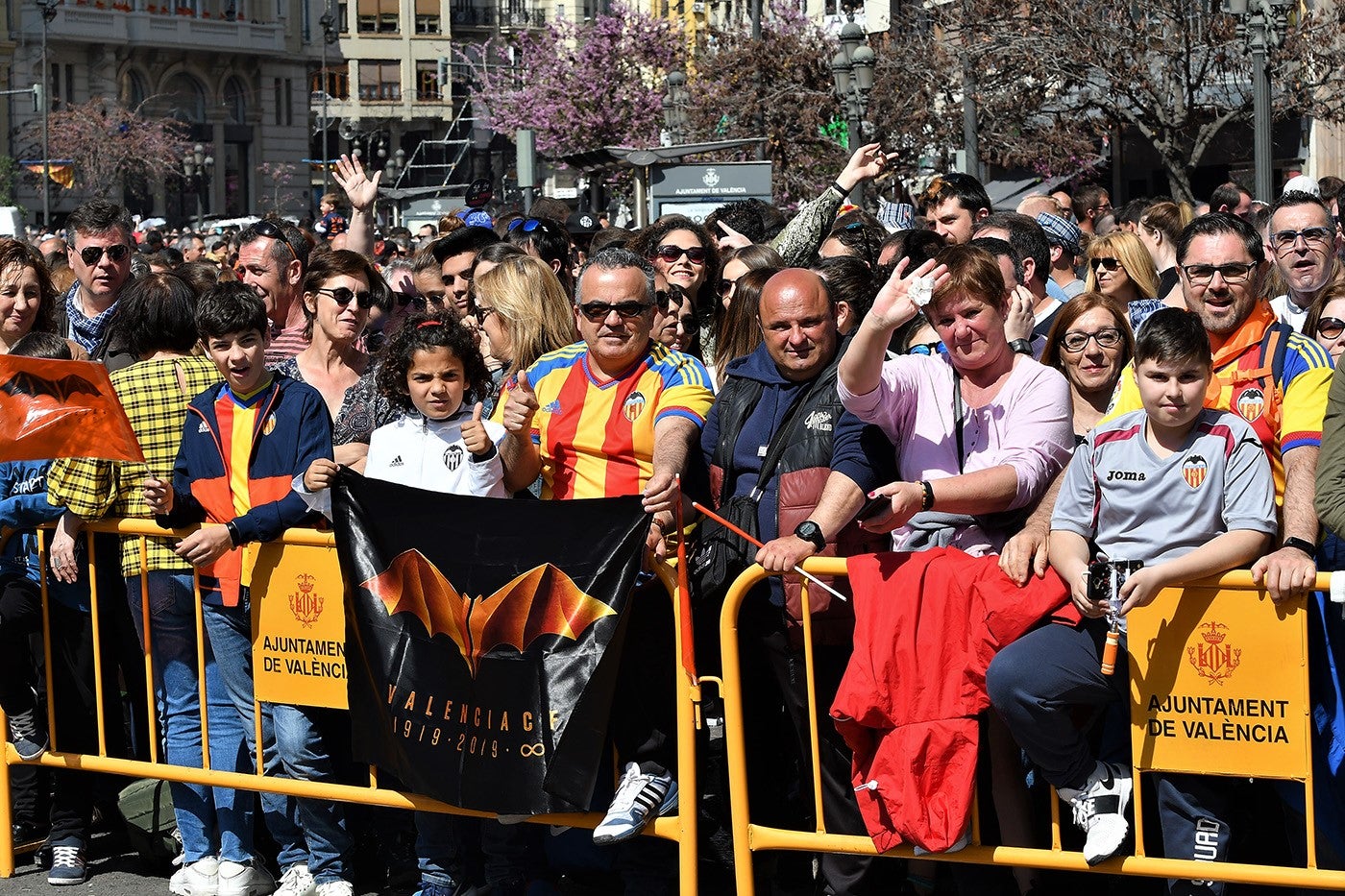 Fotos: Fallas 2019: Búscate en la mascletà del lunes, 18 de marzo