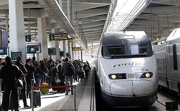 Una avería en Atocha retrasa trenes AVE a Valencia al menos una hora