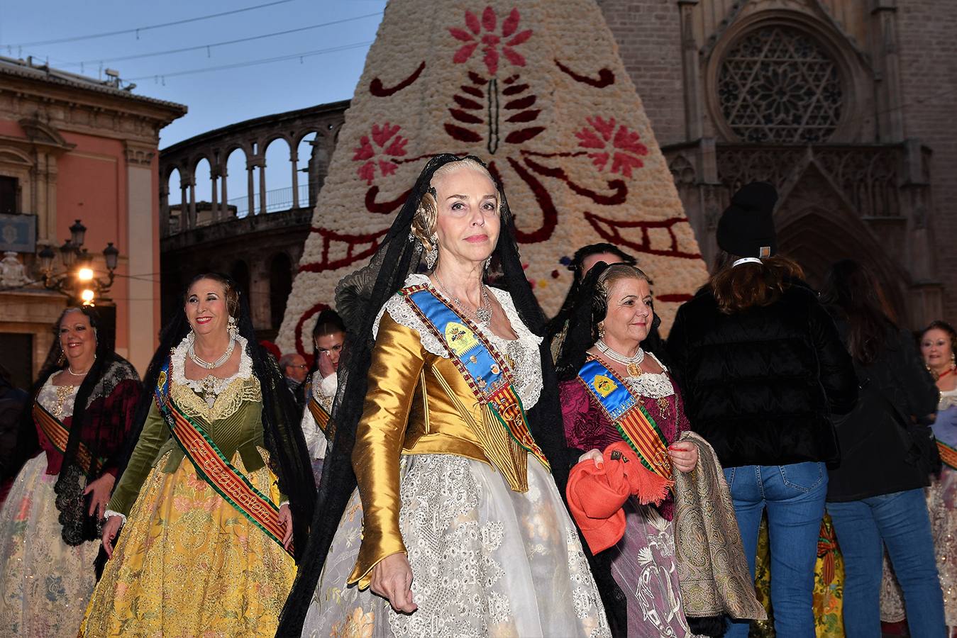 Fotos: Fallas 2019: Segundo día de la Ofrenda a la Virgen de los Desamparados