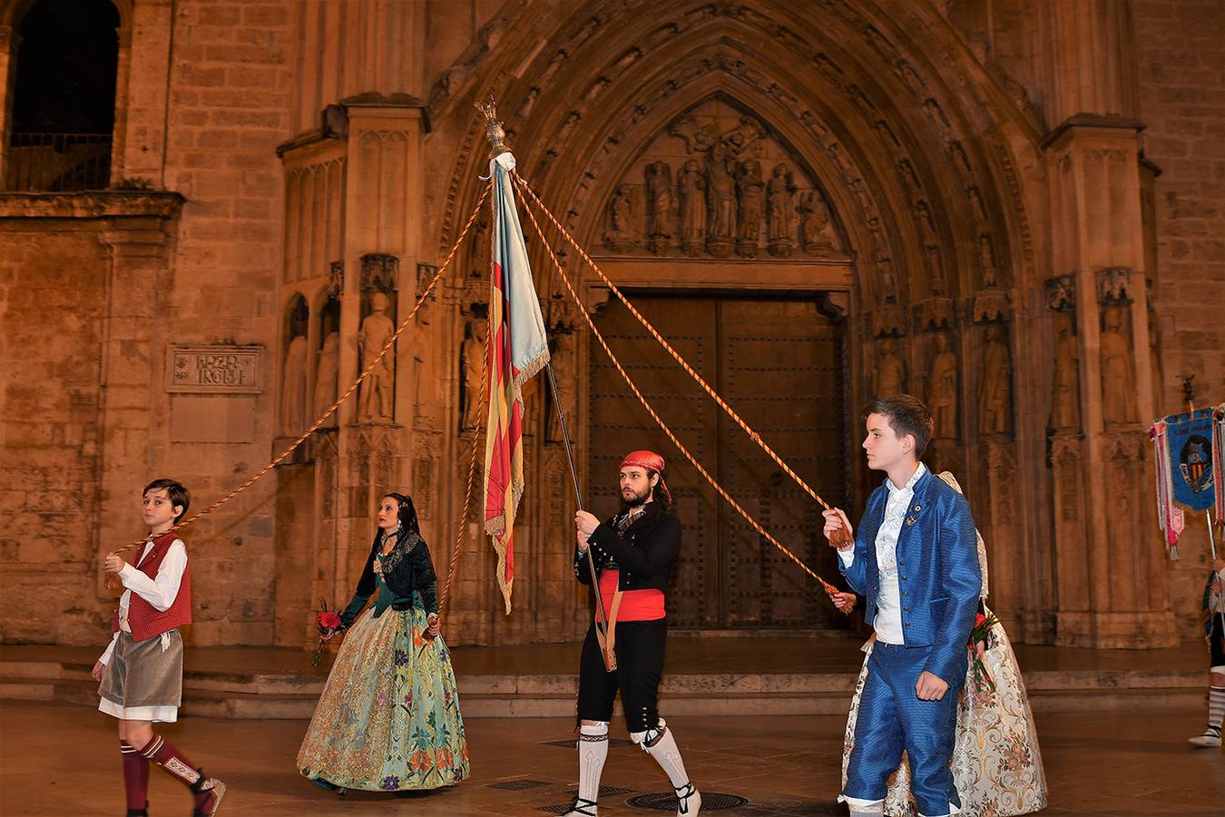 Fotos: Fallas 2019: Segundo día de la Ofrenda a la Virgen de los Desamparados