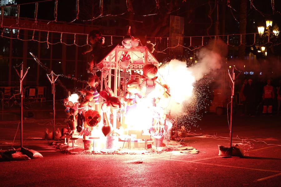 Fotos: Cremà de las fallas municipales de Valencia de 2019