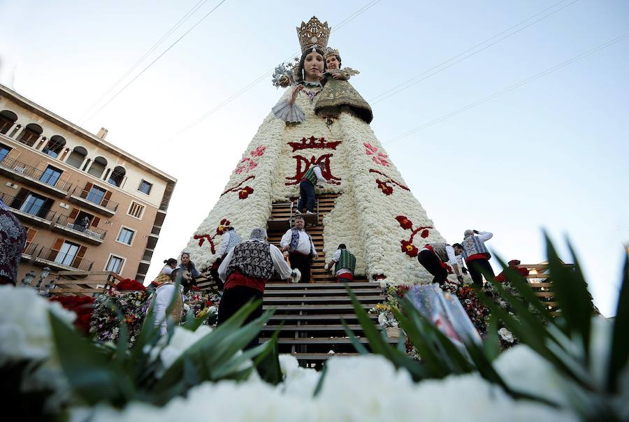 Fotos: Fallas 2019: Segundo día de la Ofrenda a la Virgen de los Desamparados