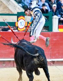 Imagen secundaria 2 - Enrique Ponce | Qué es tener la «rodilla catastrófica» y tiempo de recuperación