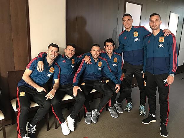 Gayà, Bernat, Alba, Parejo, Rodrigo y Canales, ayer en la concentración de la selección española. 