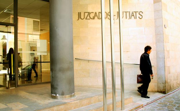 Entrada a uno de los juzgados de Palma de Mallorca.