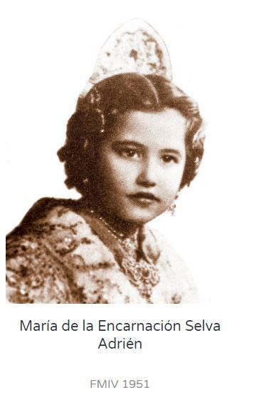 La primera fallera mayor infantil fue Teresa del Sacramento Agramunt y desde 1940 le han sucedido decenas de niñas que representaron a las Fallas con toda su alegría. Entre ellas, dos apellidos muy conocidos: Mari Carmen Martínez Bordiú Franco y Sonsoles Suárez Illana.