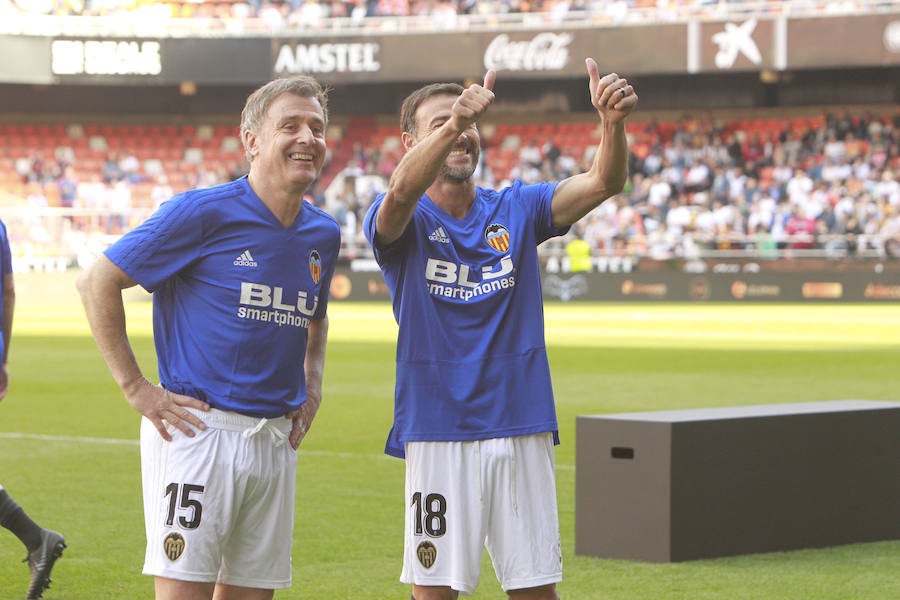 Lleno total por el centenario del Valencia. Mestalla se rinde a los pies de un partido único por el aniversario del club con un homenaje a los jugadores valencianistas de diferentes épocas. Un combinado con las leyendas del Valencia CF se enfrenta a un equipo de históricos de la selección española