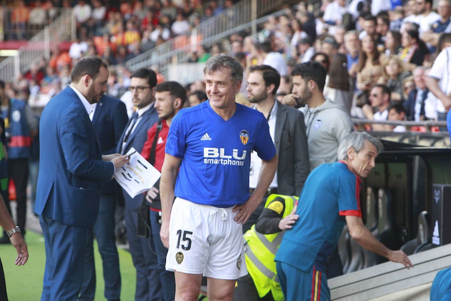 Lleno total por el centenario del Valencia. Mestalla se rinde a los pies de un partido único por el aniversario del club con un homenaje a los jugadores valencianistas de diferentes épocas. Un combinado con las leyendas del Valencia CF se enfrenta a un equipo de históricos de la selección española