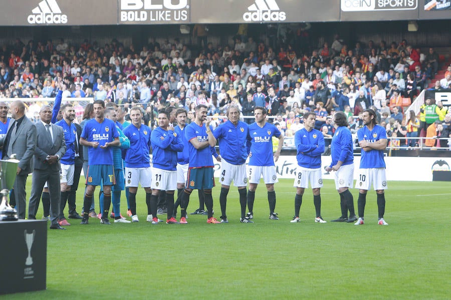 Lleno total por el centenario del Valencia. Mestalla se rinde a los pies de un partido único por el aniversario del club con un homenaje a los jugadores valencianistas de diferentes épocas. Un combinado con las leyendas del Valencia CF se enfrenta a un equipo de históricos de la selección española