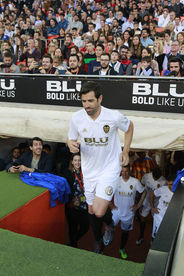 Lleno total por el centenario del Valencia. Mestalla se rinde a los pies de un partido único por el aniversario del club con un homenaje a los jugadores valencianistas de diferentes épocas. Un combinado con las leyendas del Valencia CF se enfrenta a un equipo de históricos de la selección española