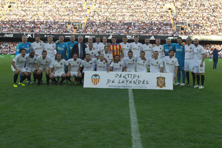 Lleno total por el centenario del Valencia. Mestalla se rinde a los pies de un partido único por el aniversario del club con un homenaje a los jugadores valencianistas de diferentes épocas. Un combinado con las leyendas del Valencia CF se enfrenta a un equipo de históricos de la selección española