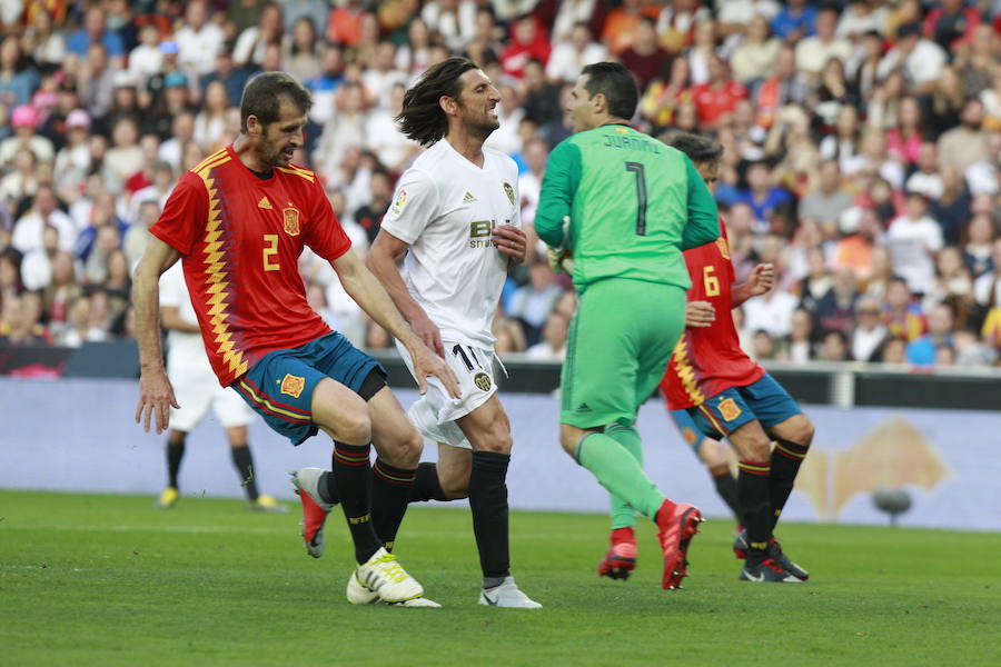 Lleno total por el centenario del Valencia. Mestalla se rinde a los pies de un partido único por el aniversario del club con un homenaje a los jugadores valencianistas de diferentes épocas. Un combinado con las leyendas del Valencia CF se enfrenta a un equipo de históricos de la selección española