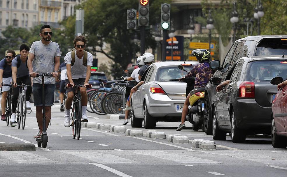 Vehículos compartidos | Qué son los vehículos compartidos: motosharing, carsharing, patinetes eléctricos y bicicletas