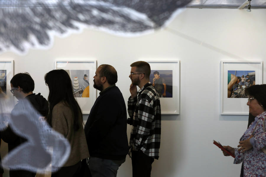 El MuVIM exhibe las instantáneas de la fotógrafa valenciana Laura Silleras sobre el barrio y sus residentes.