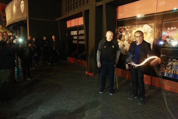 Forment y Javier Iranzo encienden la traca a las puertas de Mestalla. 