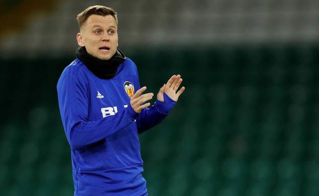 Cheryshev durante un entrenamiento con el Valencia CF.