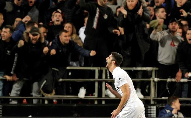 Guedes celebra su gol. 