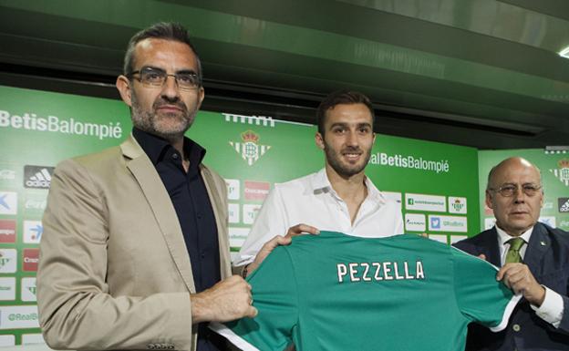 Eduardo Macià (izq.), en su etapa en el Betis.