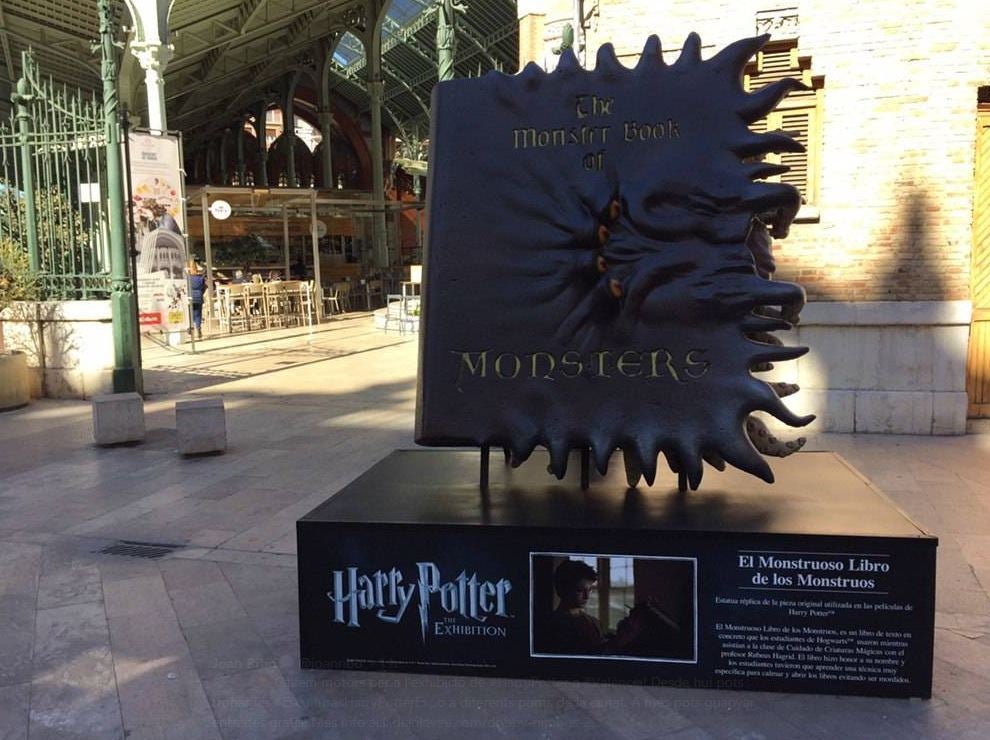 Réplicas a gran escala de piezas y personajes icónicos de las películas de Harry Potter han aparecido en Valencia.  Descubre dónde están y gana un premio .