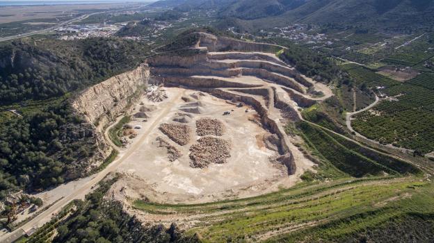 El juzgado ve indicios de delito en la causa contra el alcalde y la secretaria de Corbera