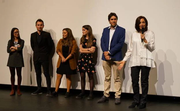 El equipo de 'Siete leguas', tras la proyección del documental este jueves en La Rambleta. 